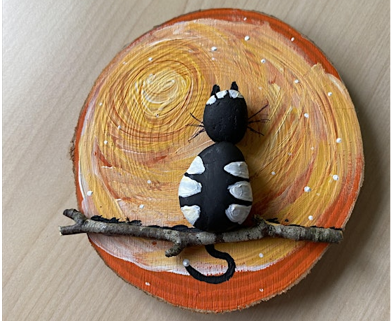 Image of a craft item - cat on a branch